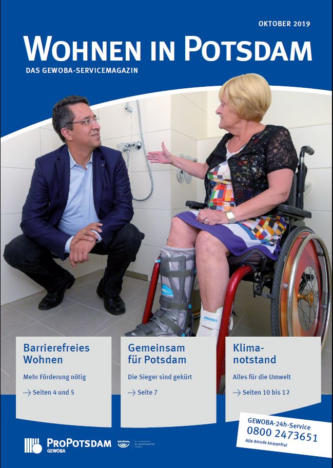 Cover des Gewoba-Servicemagazins Wohnen in Potsdam mit ProPotsdam-Geschäftsführer Jörn-Michael Westphal und einer Frau im Rollstuhl
