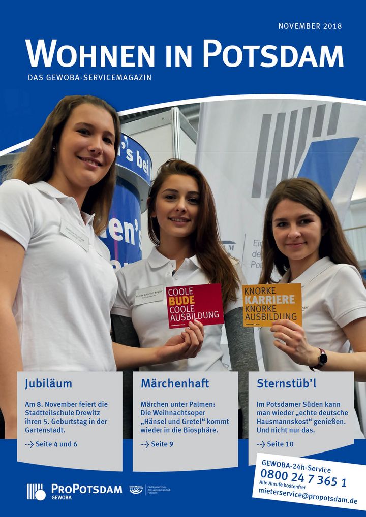 Cover des Gewoba-Servicemagazins Wohnen in Potsdam mit drei Auszubildenden, die Postkarten in der Hand halten