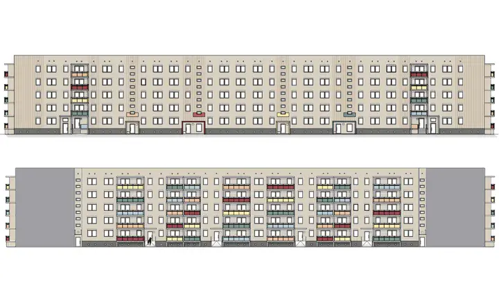 Fünfetagiger Plattenbau mit bunten Balkonen an der Hofseite