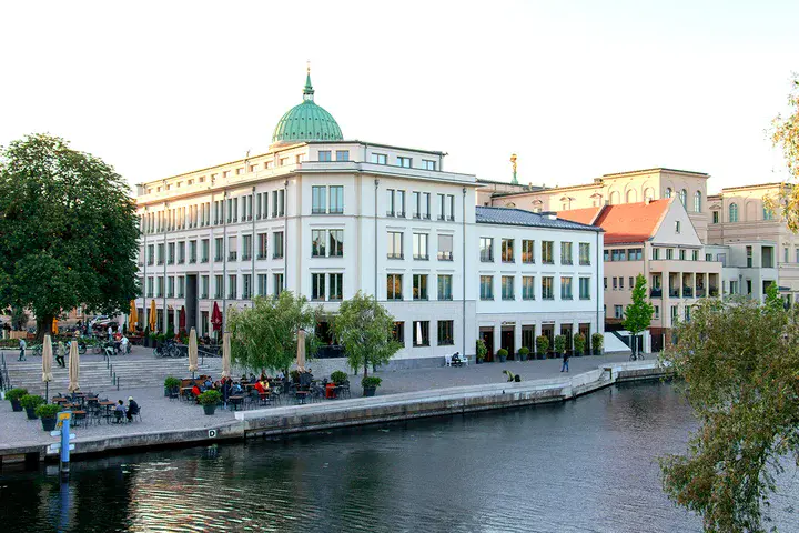Ein Blick auf die Alte Fahrt von der Langen Brücke