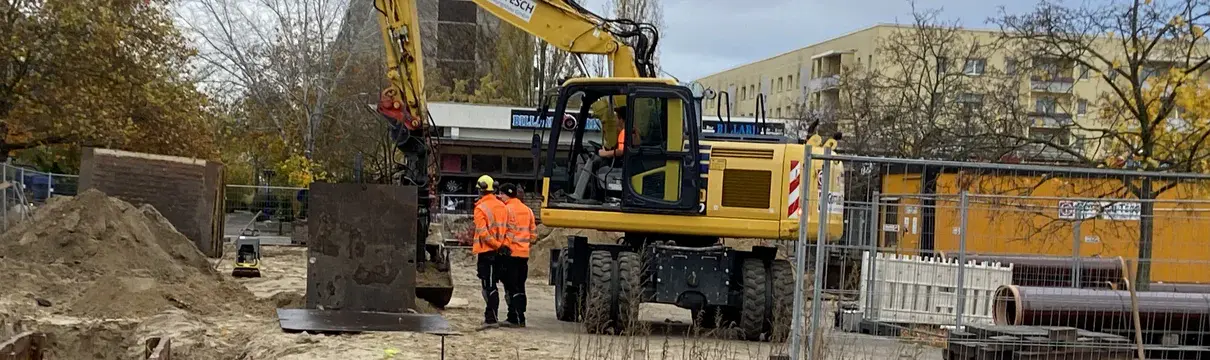 Baumaßnahme im Bereich der Grünfläche in der Slatan-Dudow-Straße