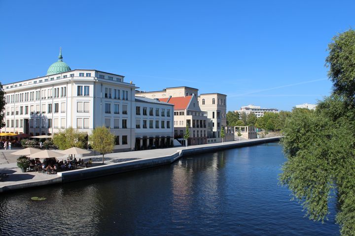 Ein Blick auf die Alte Fahrt von der Langen Brücke