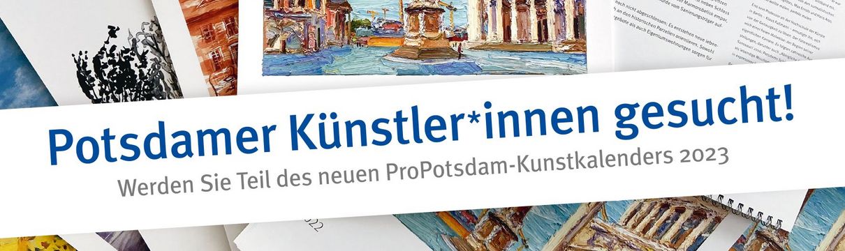 Mehrere Kunstkalender übereinandergestapelt. Im Vordergrund der Schriftzug: Potsdamer Künstler*innen gesucht.