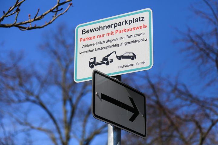 Verkehrsschild mit dem Hinweis auf Bewohnerparkplätze