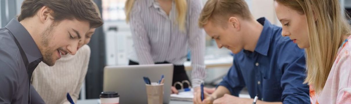 Studentengruppe beim Lernen