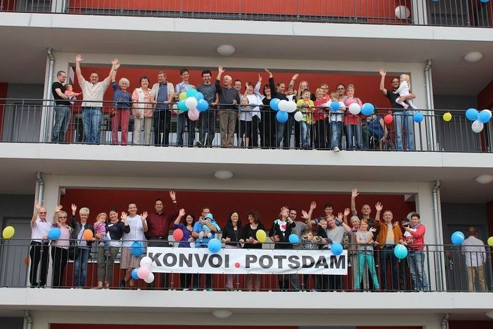 Gruppenbild der Bewohner des Konvoi-Projektes