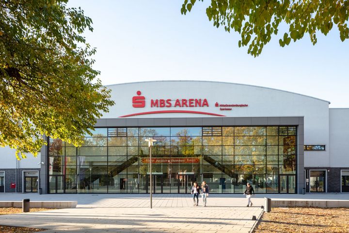 Eingang zur MBS-Arena