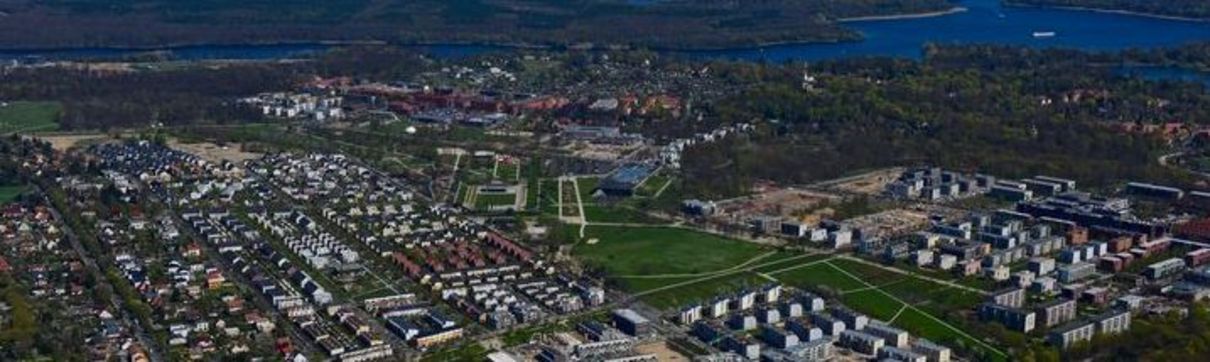 Luftbild des Bornstedter Felds mit dem Volkspark. 