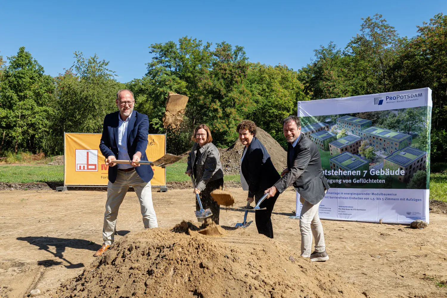 ProPotsdam_Spatenstich_Eichenweg__Foto_sevens_maltry_Fotografen_.jpg