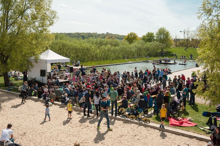 Eine Veranstaltung am Wasserspielplatz im Volkspark Potsdam