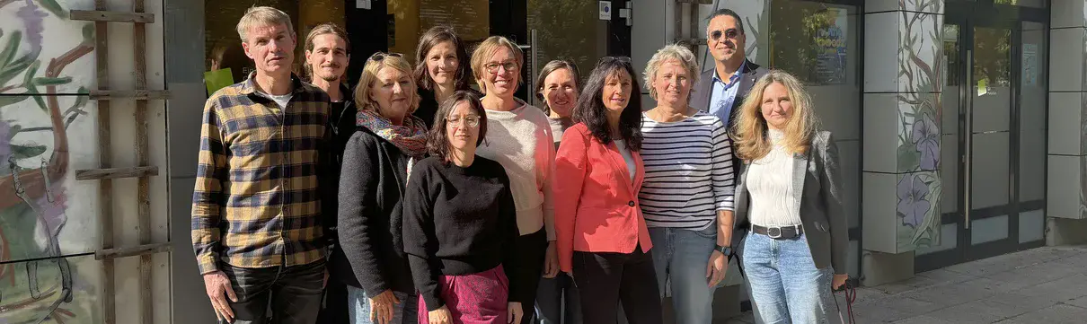 Acht Frauen und drei Männer haben den Kooperationsvertrag verlängert.