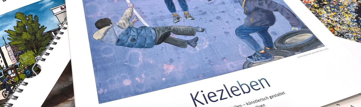 Kunst, Schaukelnde Jungen in Waldstadt, Saskia Glückauf