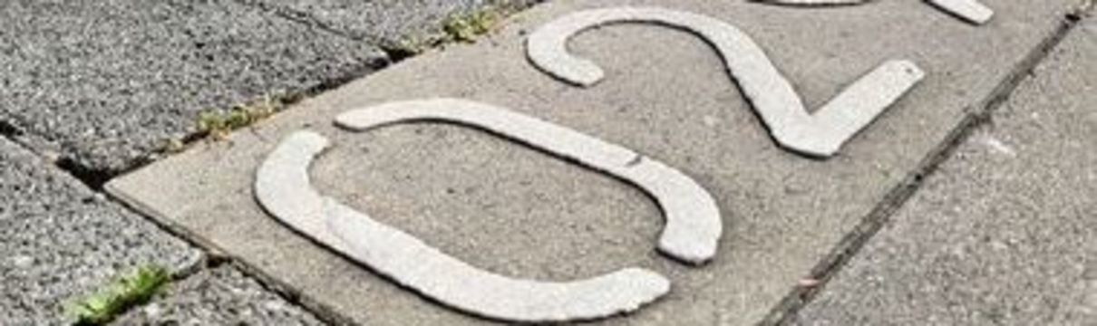 Drewitz Parkraumbewirtschaftung Nummer auf einem Parkplatz