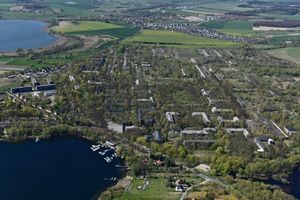 Luftbild vom Kasernengelände Krampnitz, auf die Anordnung der ehemaligen Gebäude zu sehen ist