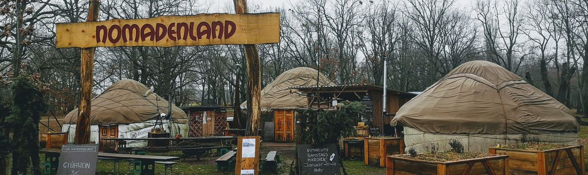 Drei Zelte im Nomadenland im Volkspark Potsdam