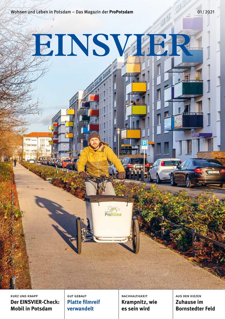 Coverbild der aktuellen Ausgabe zeigt Radfahrer auf Lastenrad in der Konrad-Wolf-Allee in Drewitz