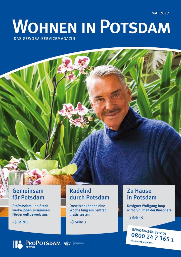 Cover des Gewoba-Servicemagazins Wohnen in Potsdam mit Wolfgang Joop in der Biosphäre, der eine Orchidee in der Hand hält