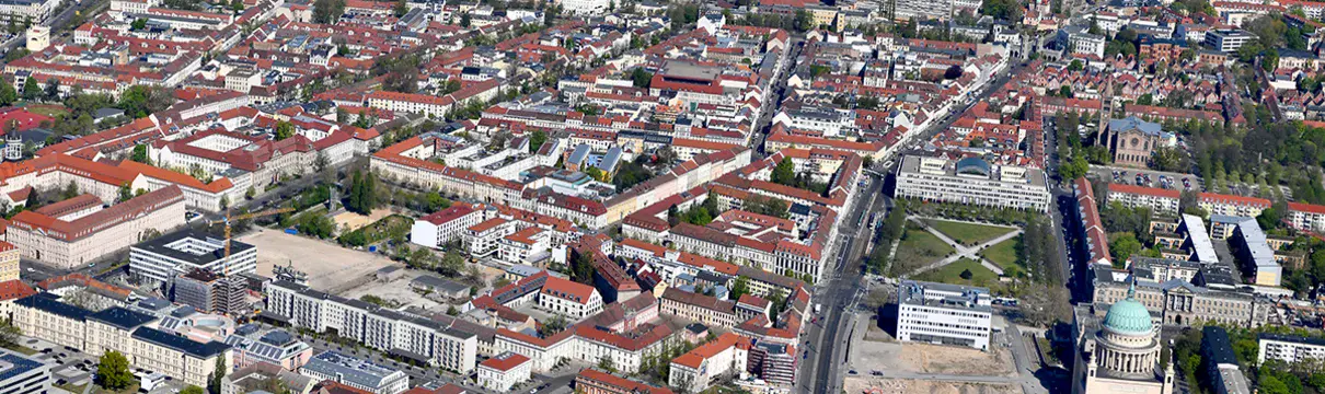 Luftaufnahme auf die dicht besiedelte Potsdamer Innenstadt