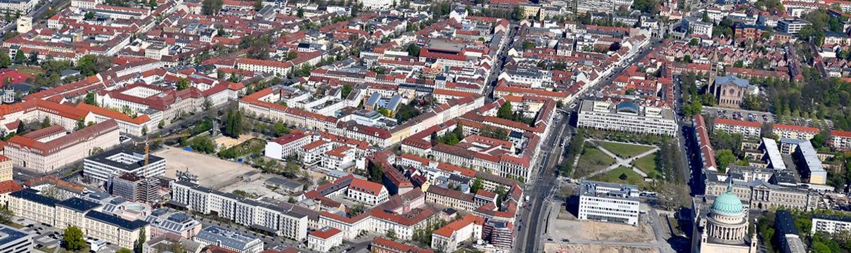 Luftaufnahme auf die dicht besiedelte Potsdamer Innenstadt
